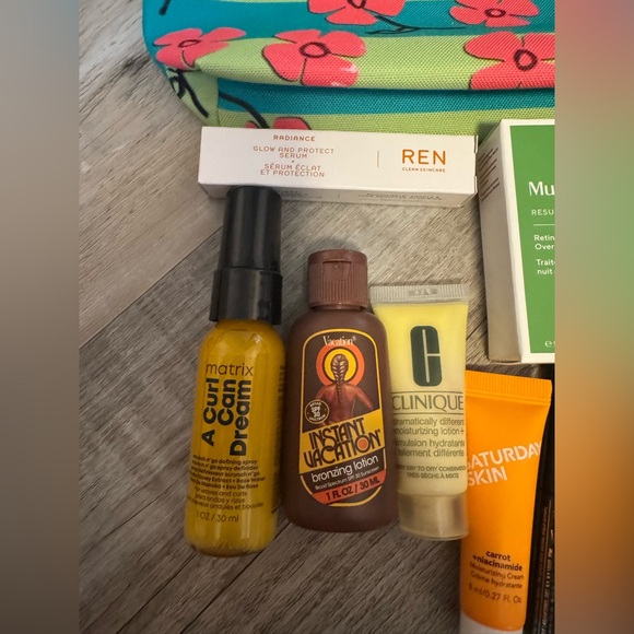 Beauty Samples - Picture 2 of 4